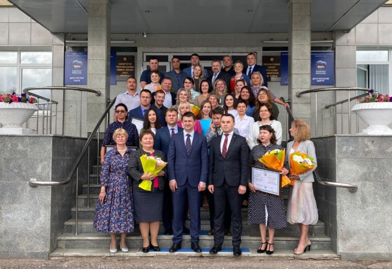 Здравоохранение сегодня новости. Награждение врачей. В Башкирии наградили медиков. Награждение медиков в Уфе сегодня. Награждение в Уфе сегодня.