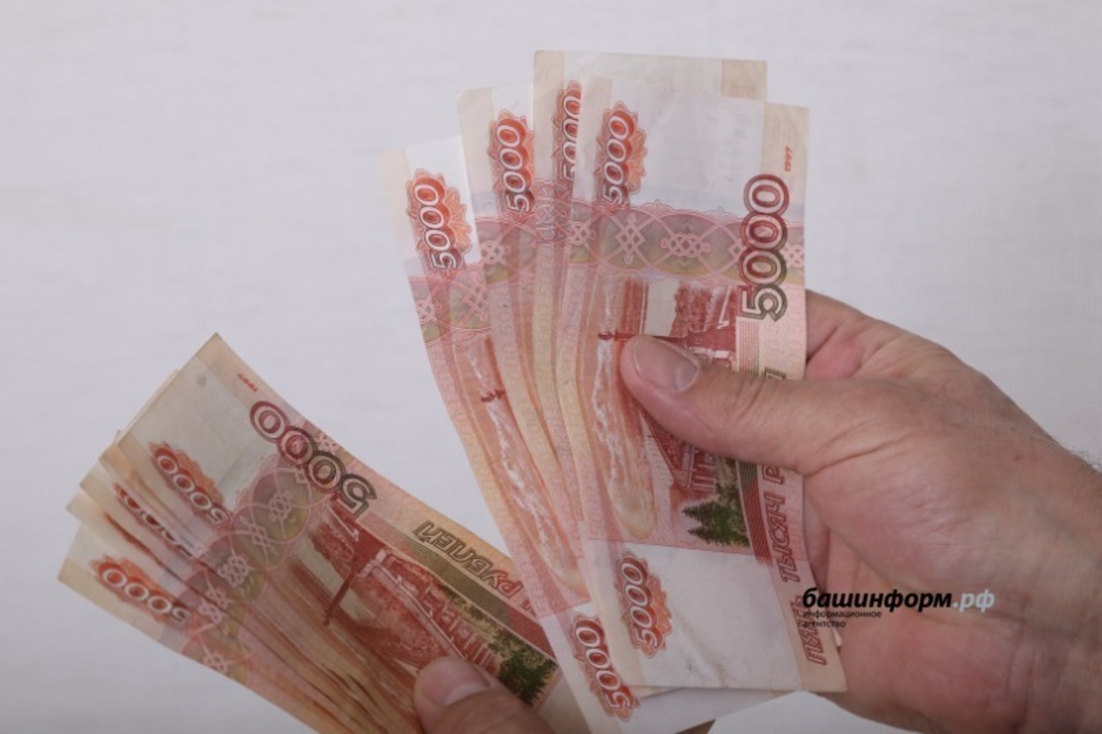 Аферисты придумали новый способ, чтобы залезть в телефоны граждан