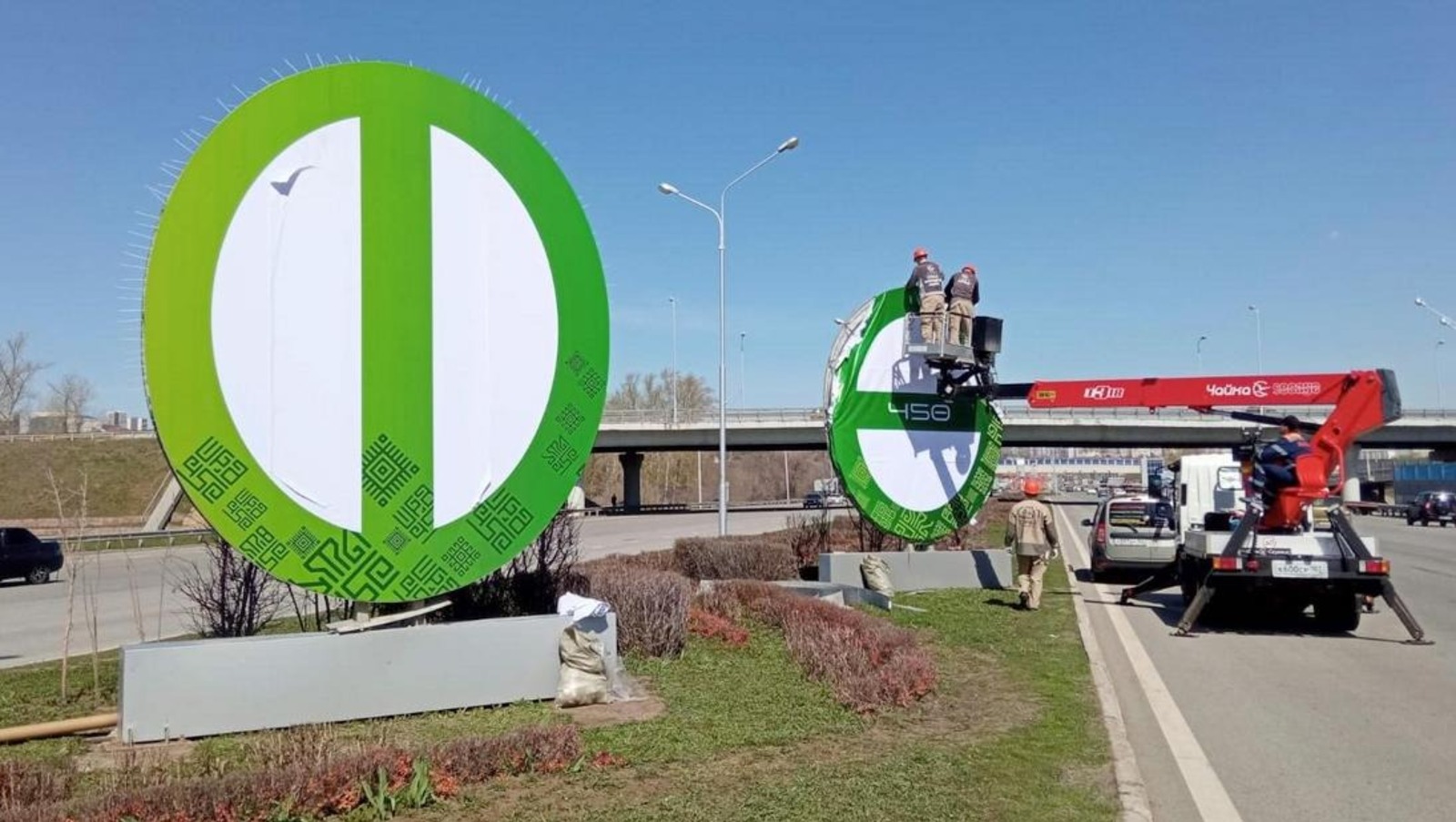 Коммунальщики обновляют буквы «Уфа» на въезде в башкирскую столицу