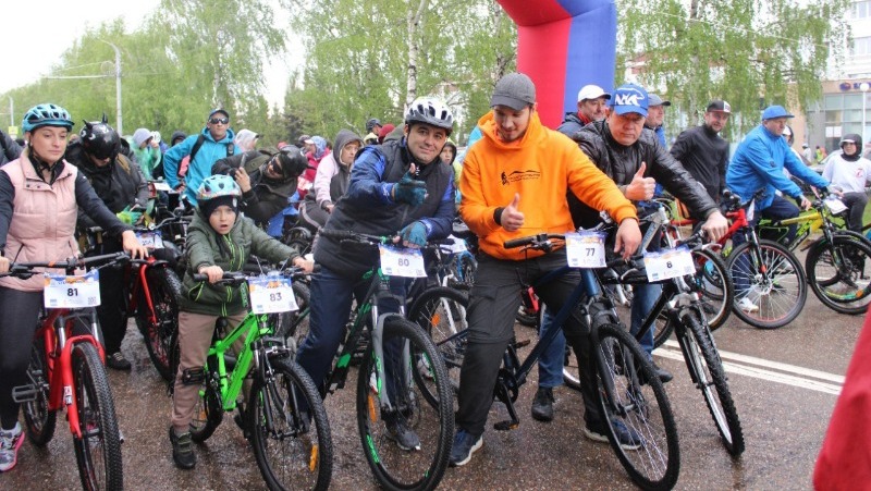 Велосипедисты в Вахдате