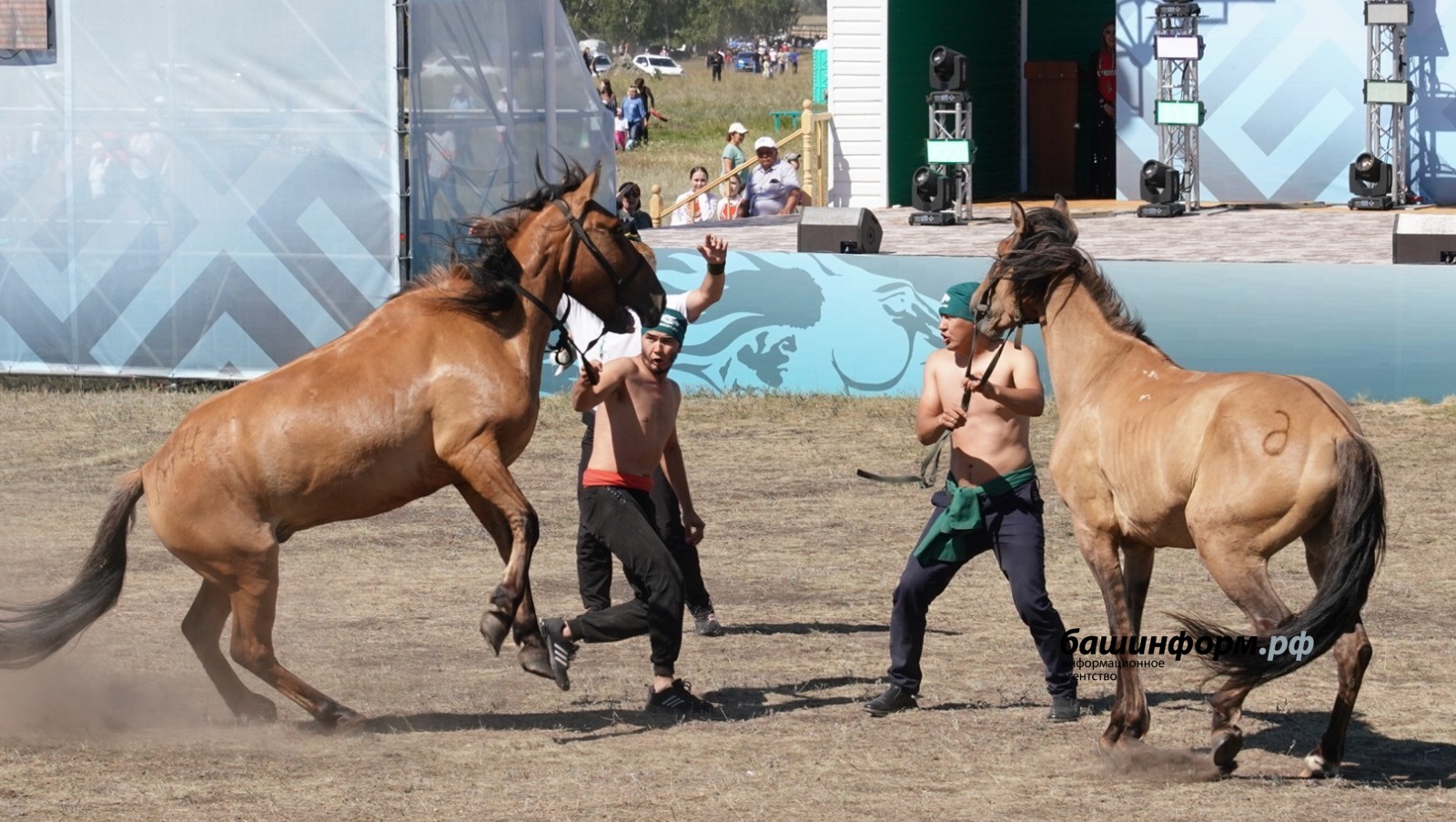 Олег Яровиков