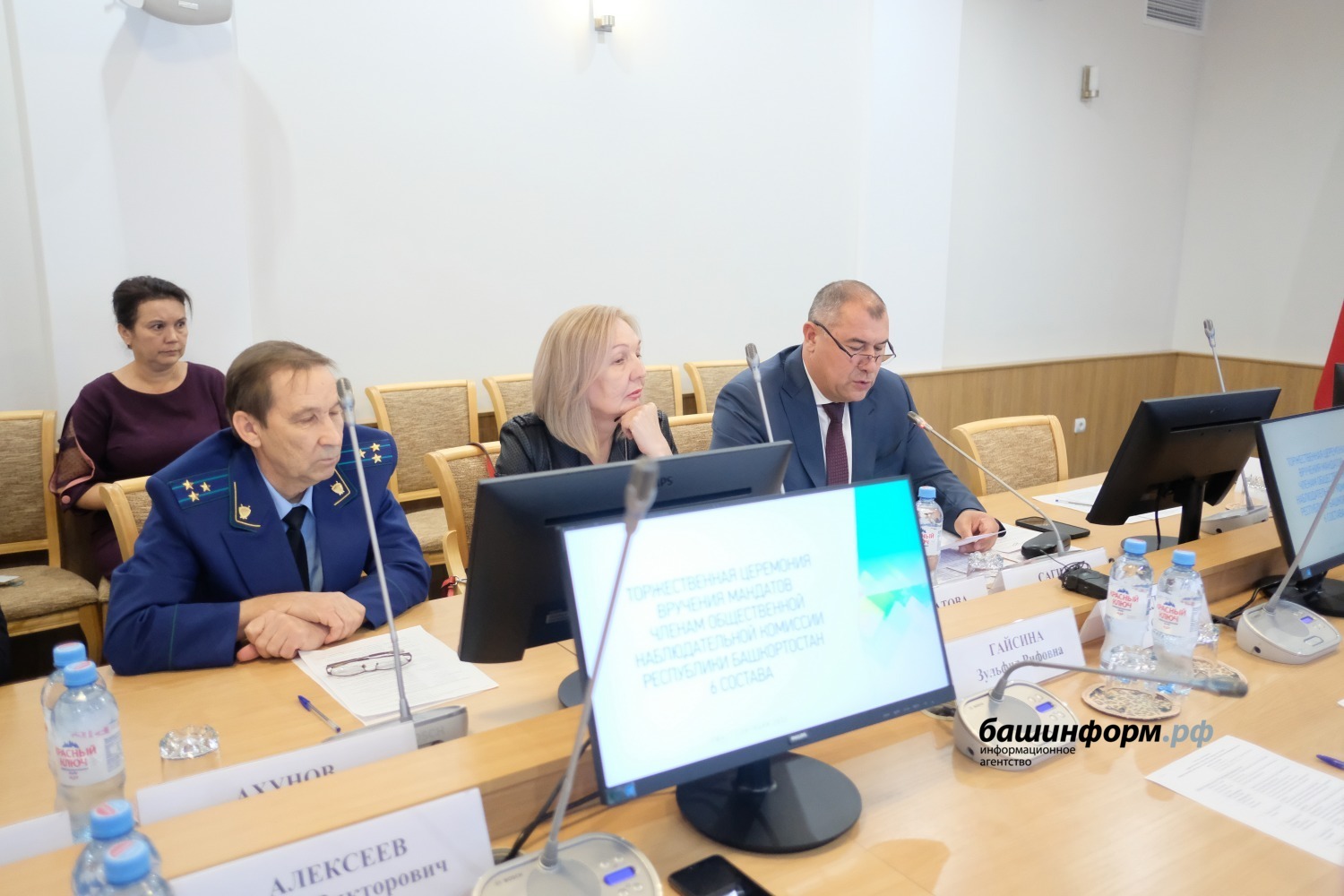 Председатель общественной наблюдательной комиссии. Мандат общественно наблюдательной комиссии. вручение мандатов комиссии. общественная наблюдательная комиссия пермского края новости.