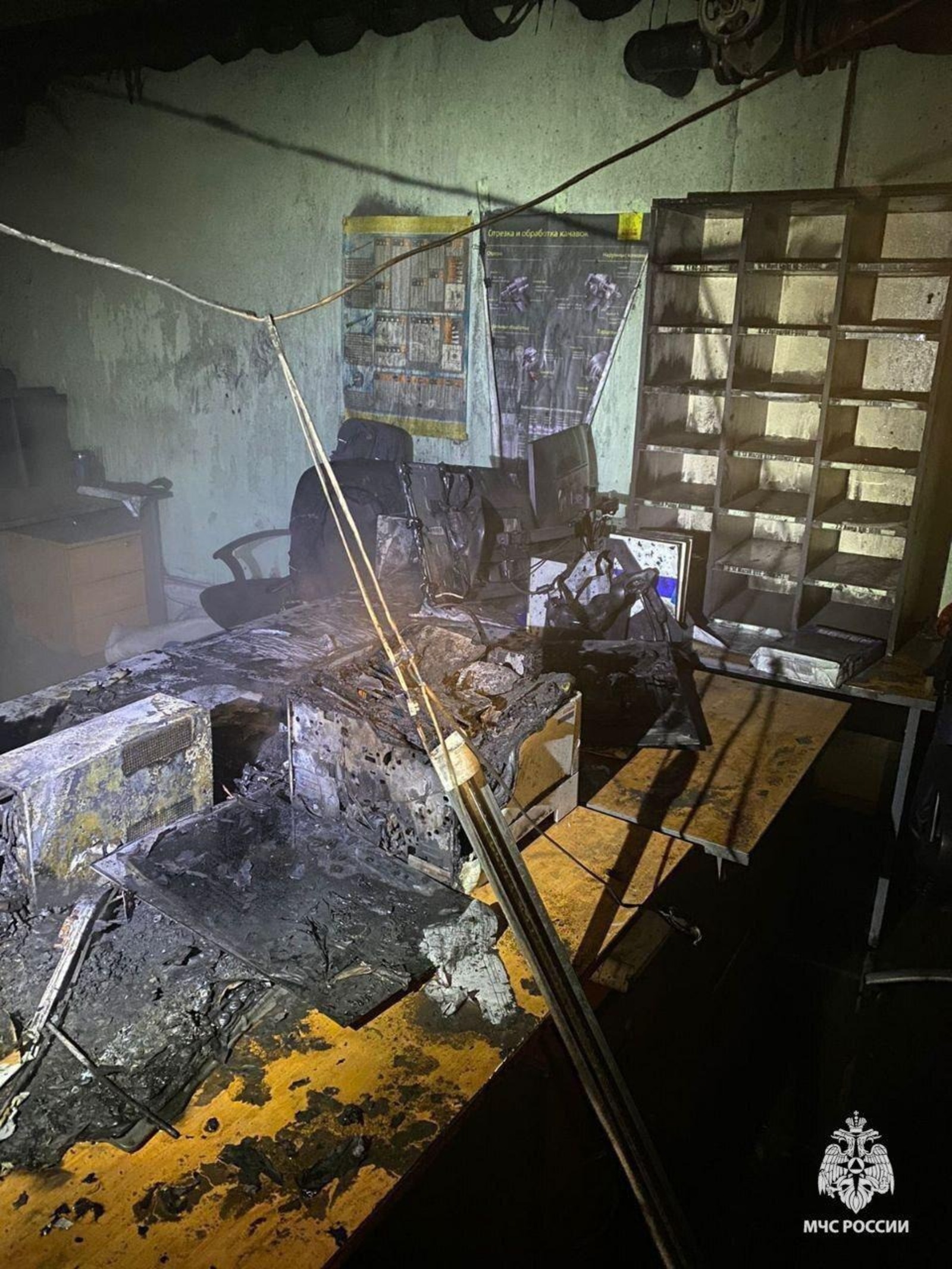 В уфе пожар 11 апреля 2021. Уфа пожар. Пожар на зорге. Пожар. Гигантский пожар.