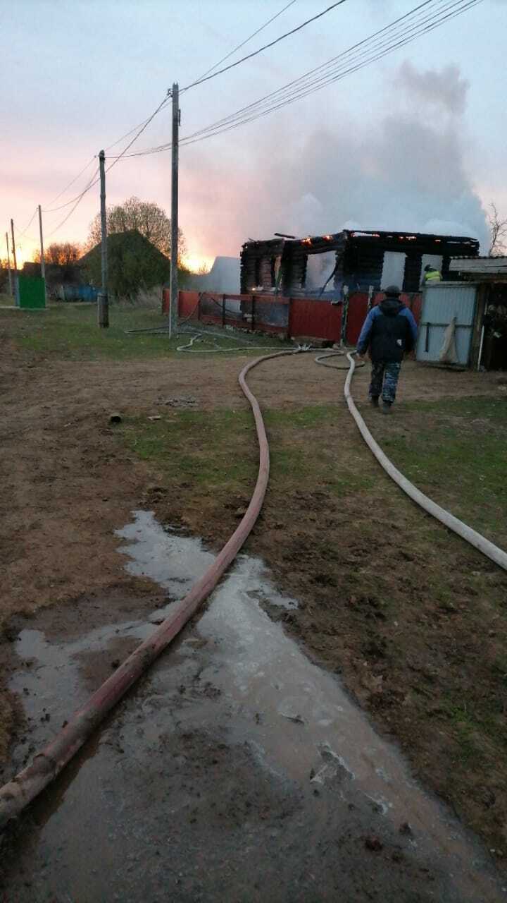 Пожар в Бакалинском районе Башкирии: семья спаслась через окно, отец детей погиб