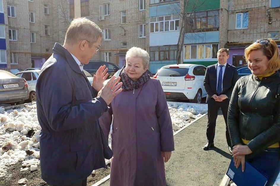Радий Хабиров в Салавате осмотрел дворы и посетил детскую поликлинику, где прове
