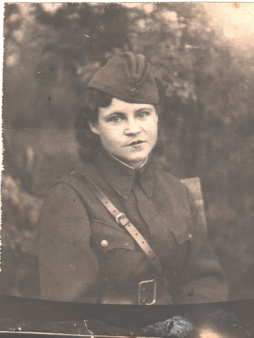Из личного архива Р.Н. Буранбаевой Мария Салманова в годы войны