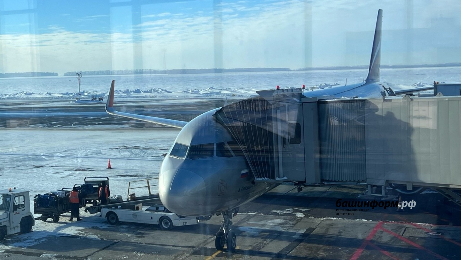 кокпит 737 макс. Airbus a320 штурвал. Boeing 737-800 cockpit. боинг 747 вид из кабины. как взлететь на самолете на пк.