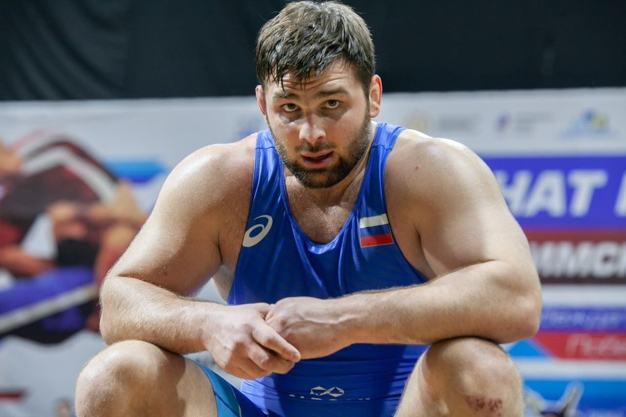 Российский борец высокий страшненький