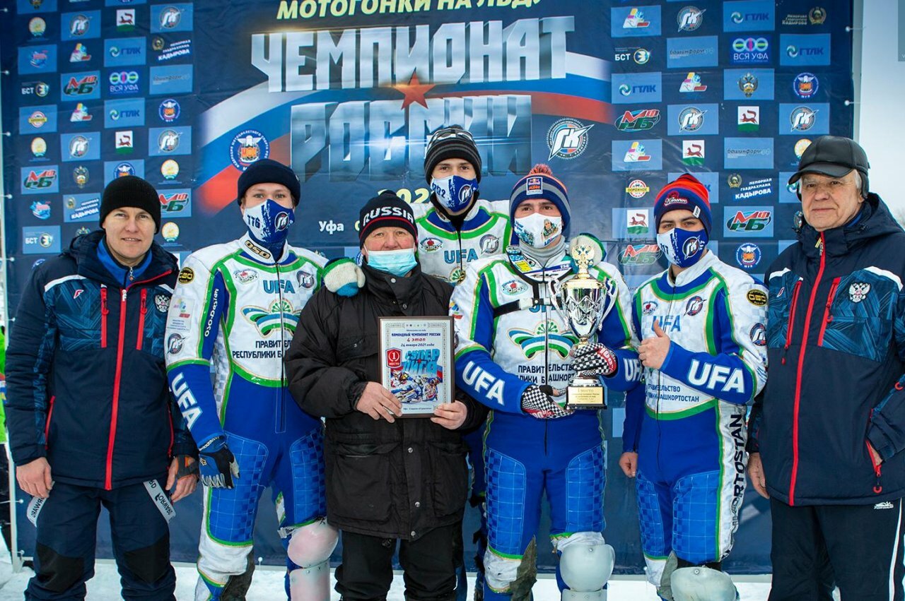 Команда спортсменов по ледовому спидвею г Глазов