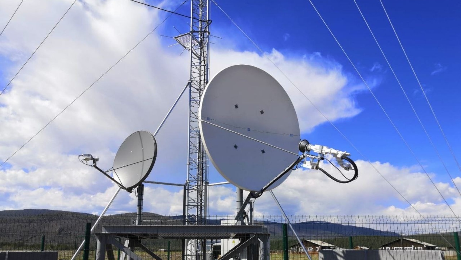 карта спутников noaa. прогноз погоды спутник. спутниковые снимки глонасс. индостан со спутника. россия летом со спутника.