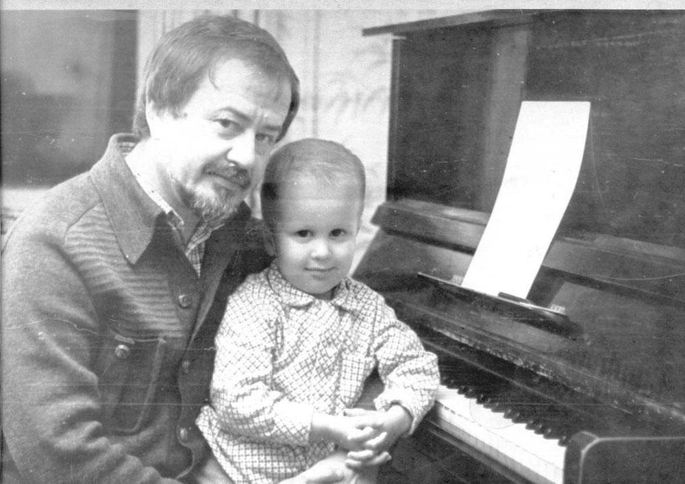 Диас с отцом - композитором Айратом Каримовым