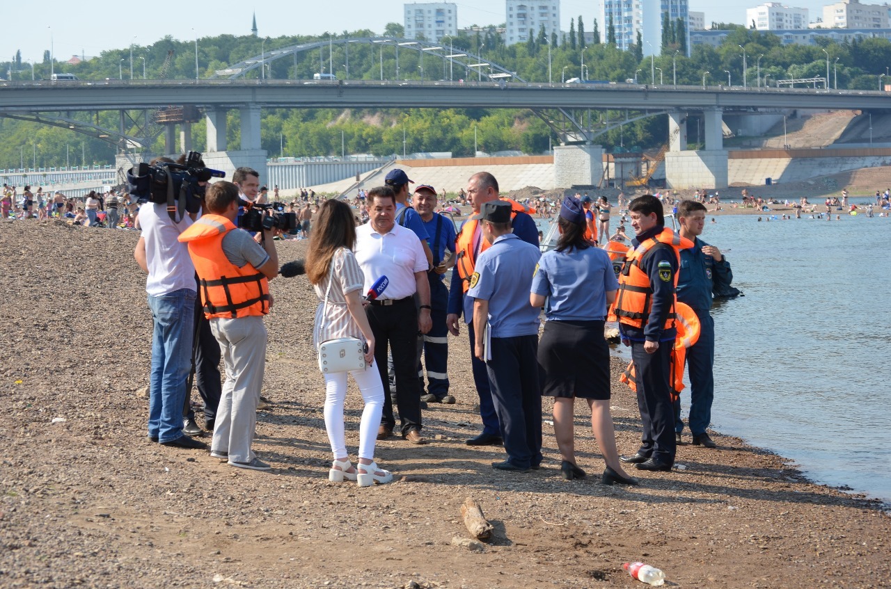 нудистки на пляже салавата 