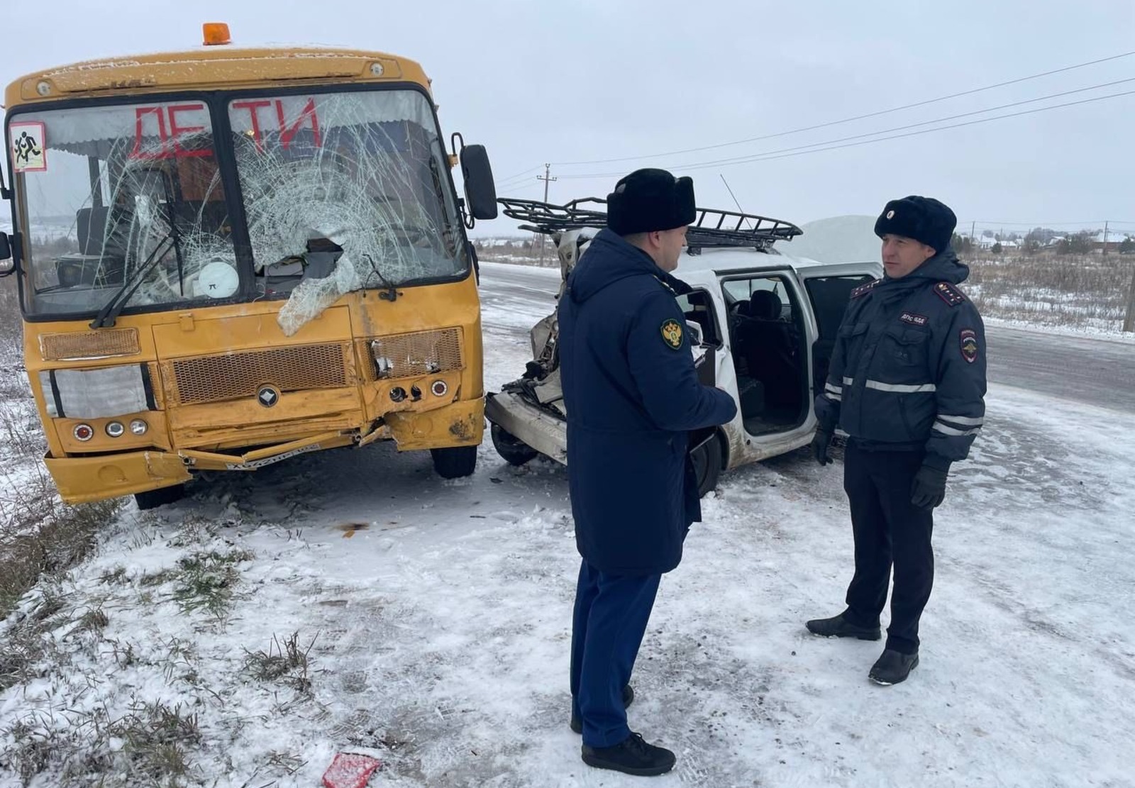 В Башкирии после ДТП с легковушкой и школьным автобусом восемь человек  оказались в больнице