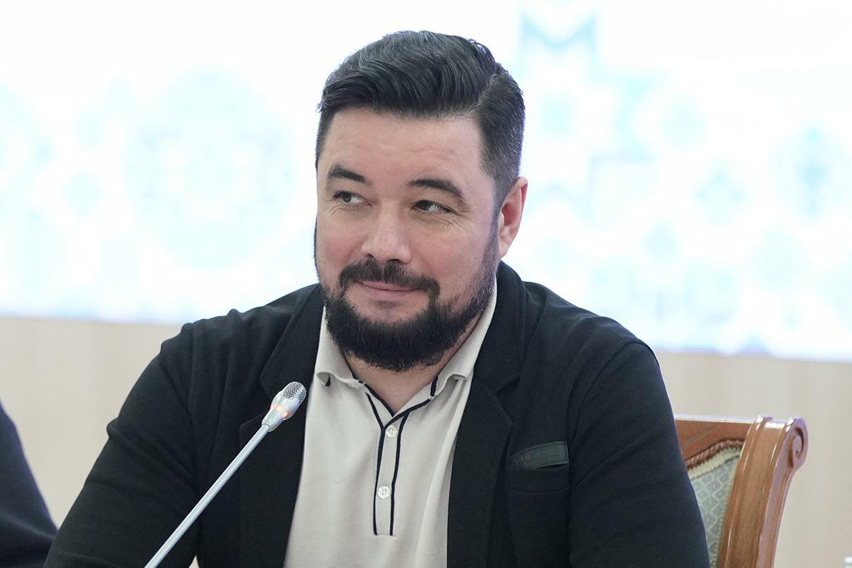 Ростислав Мурзагулов: "Наша власть недорабатывает с огромными группами людей"