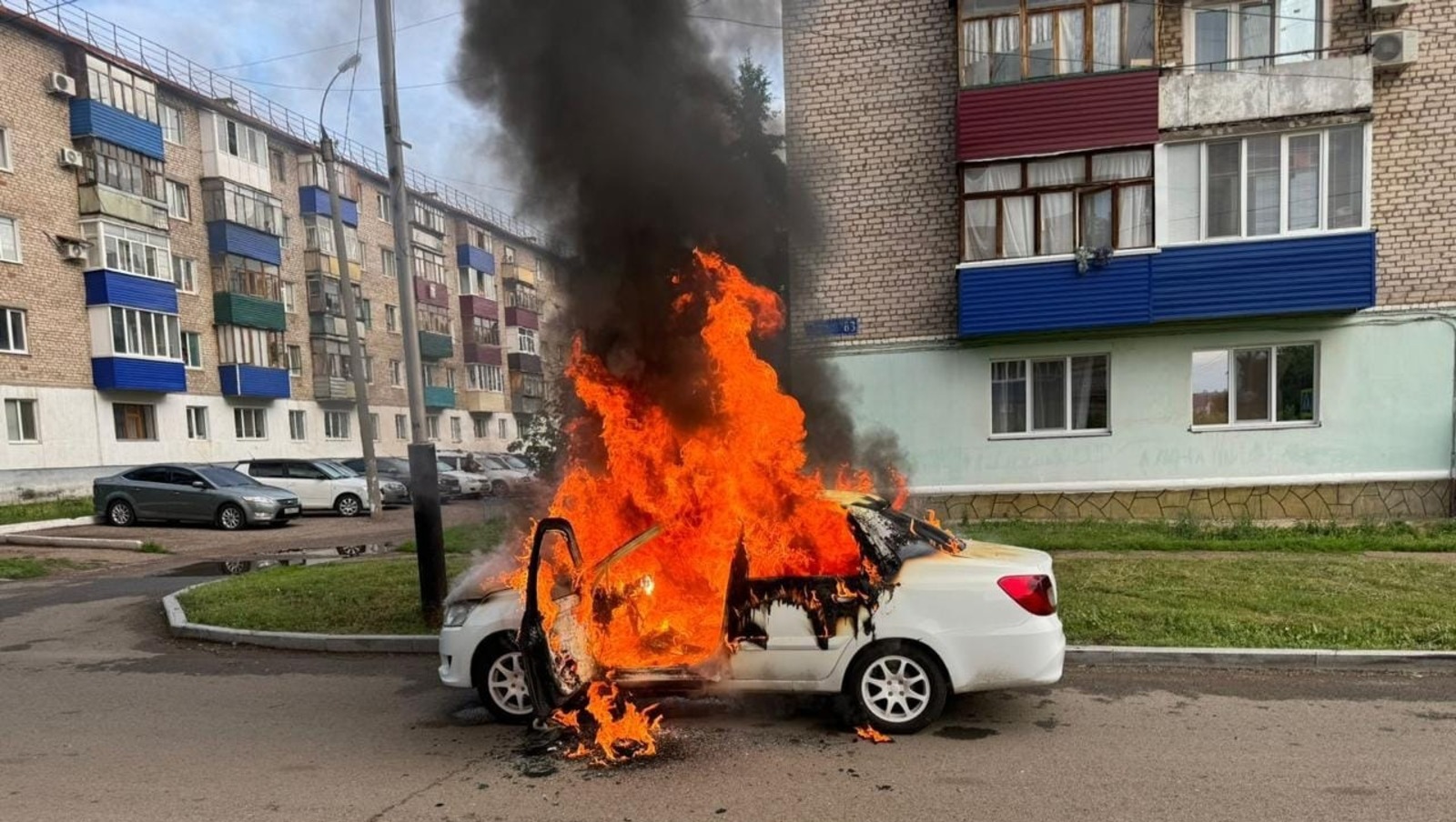 В Башкирии мужчина получил ожоги 44% тела при возгорании автомобиля