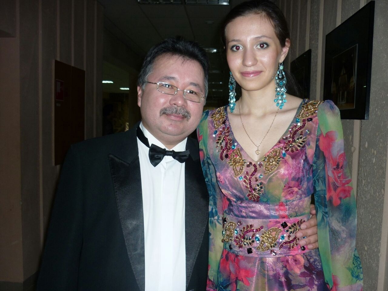 Младшая дочь в 2010 году принимала участие в фестивале "Дуҫлык моңо", на фото с Вахитом Хызыровым